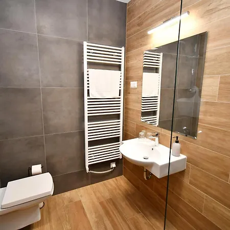 Angyal Boraszat Es Panzio 3*